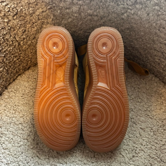 Nike Air Force 1 High LV8 3 GS 'Wheat' - Picture 5 of 5